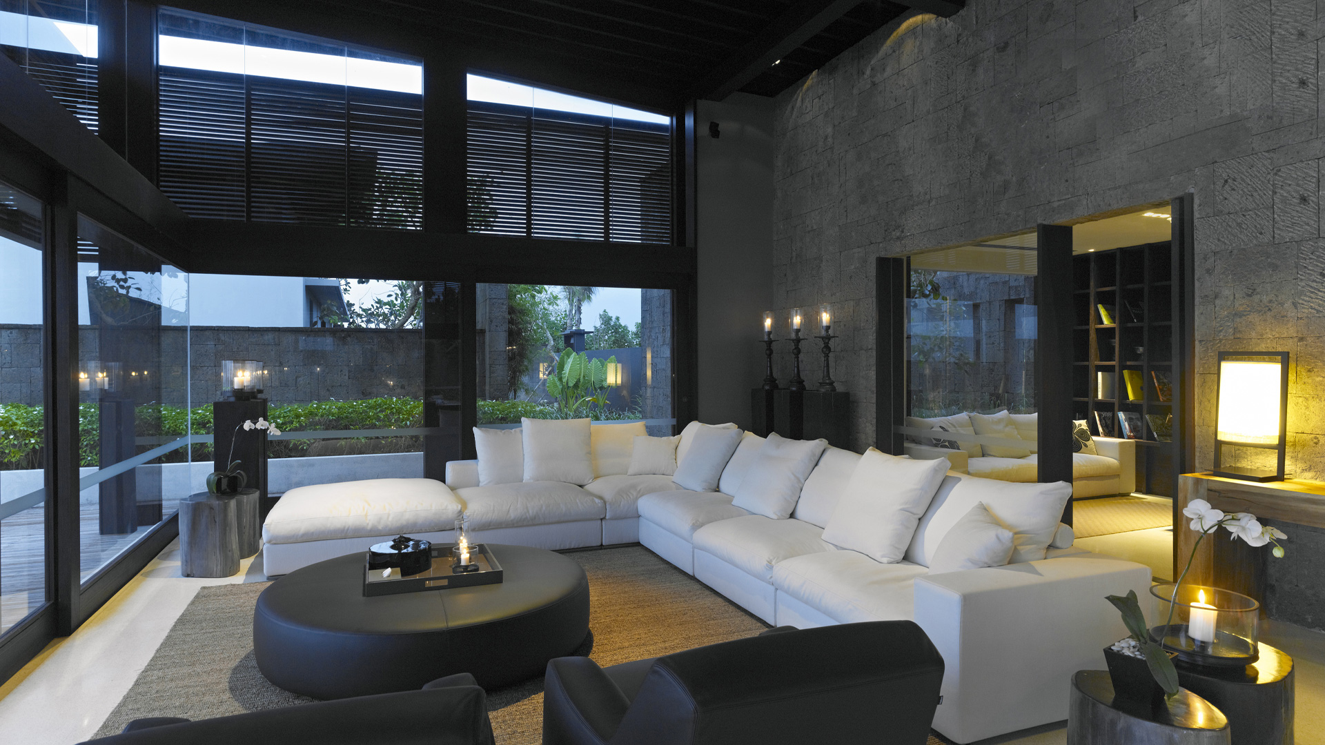 Deluxe Four-Bedroom Residence - Bespoke interior design by Soo Chan of SCDA