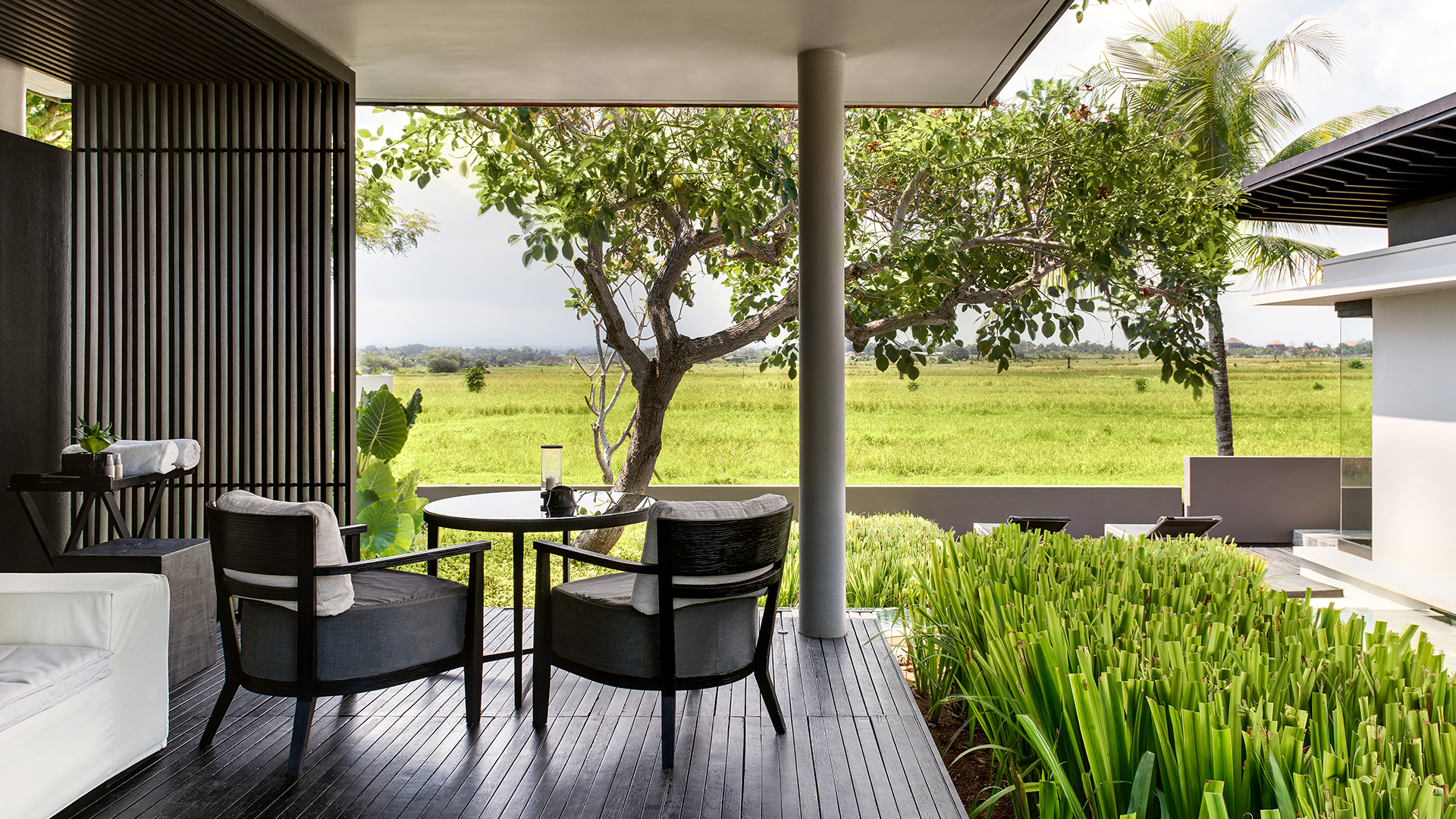 Mountain Pool Villa - Bright, open accommodations engaging the natural surroundings